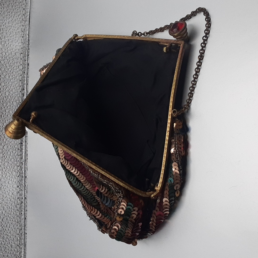 Vintage colorful sequined purse. - Picture 4 of 7
